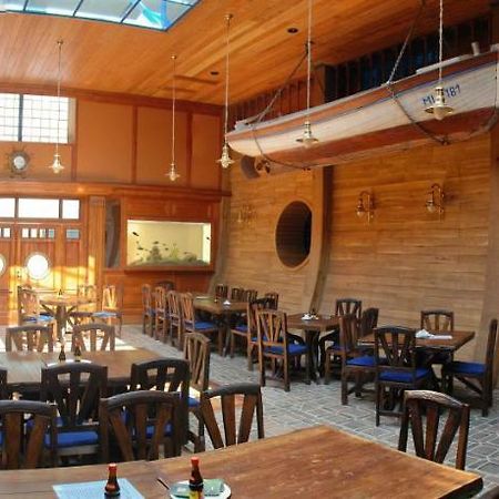 Hotel Marina Hermanuv Mestec Ngoại thất bức ảnh
