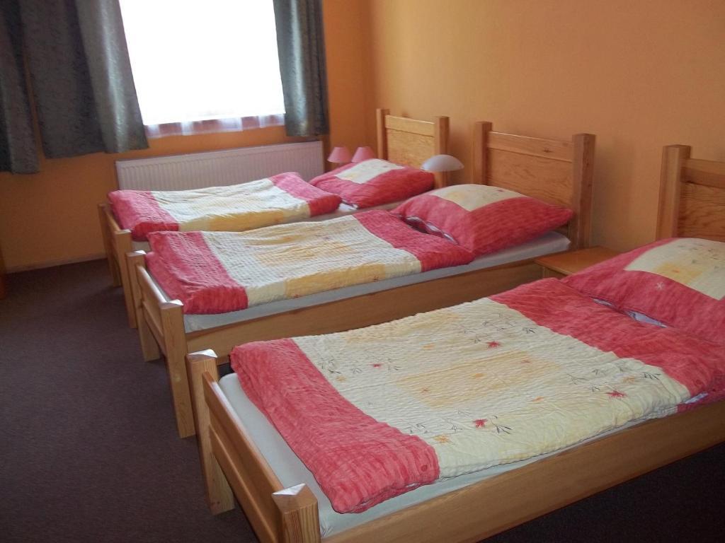 Hotel Marina Hermanuv Mestec Ngoại thất bức ảnh