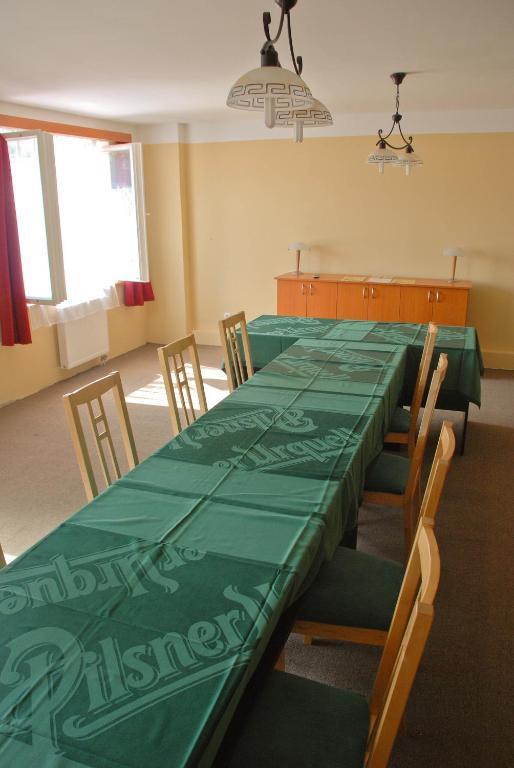 Hotel Marina Hermanuv Mestec Ngoại thất bức ảnh