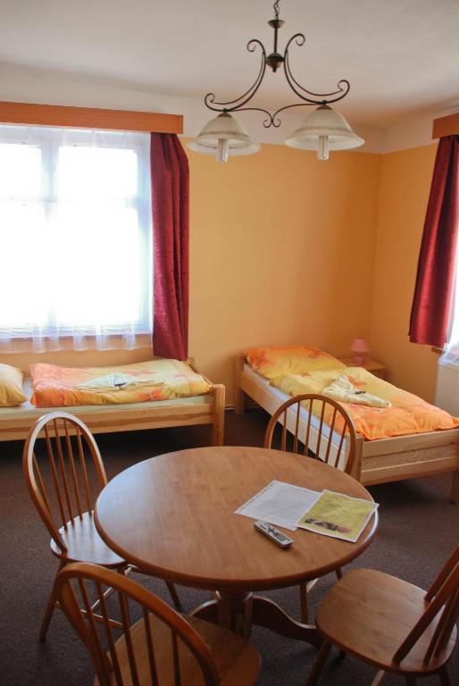 Hotel Marina Hermanuv Mestec Phòng bức ảnh