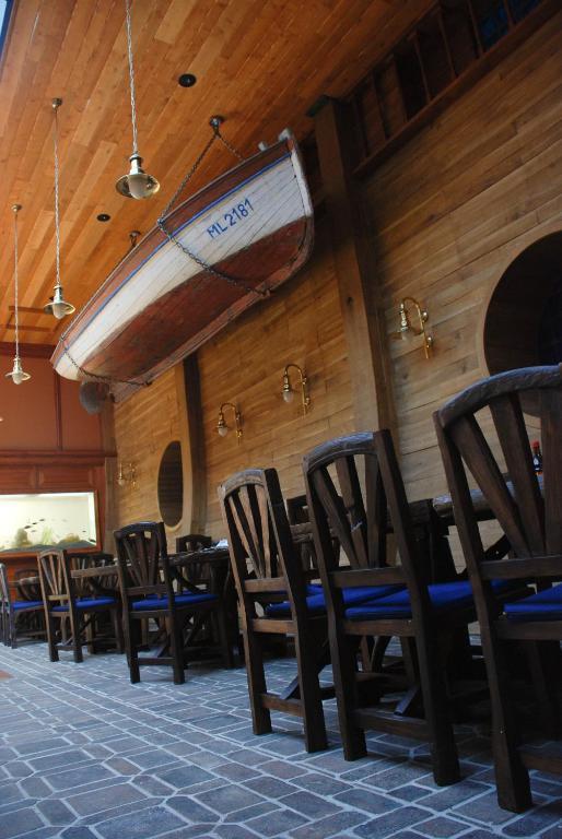 Hotel Marina Hermanuv Mestec Ngoại thất bức ảnh