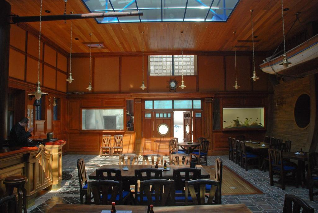 Hotel Marina Hermanuv Mestec Ngoại thất bức ảnh