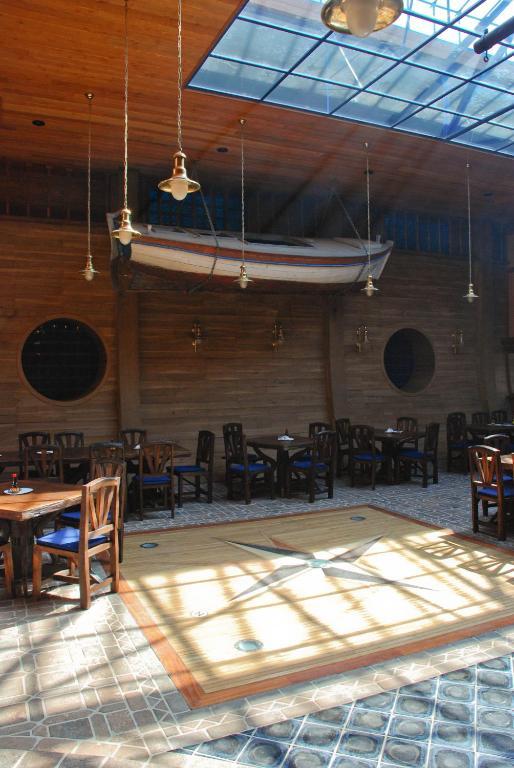 Hotel Marina Hermanuv Mestec Ngoại thất bức ảnh